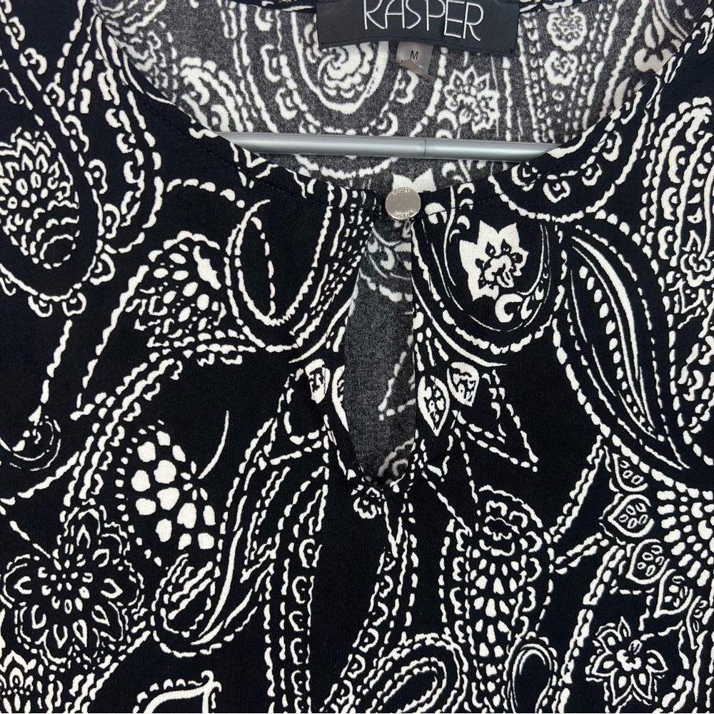 Kasper long sleeve blouse bell bottom sleeves Black and White Paisley Blouse - Picture 5 of 8
